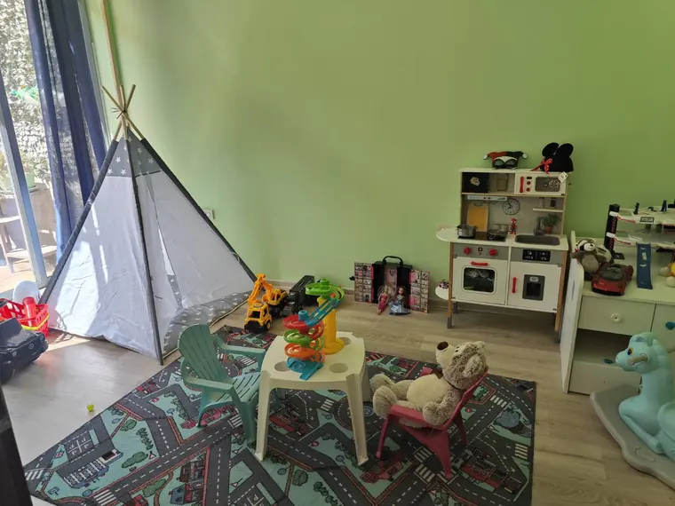 Маса за гости и зона за почивка по време на празника